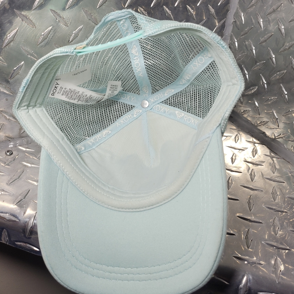 2FOR$40 Roxy mesh trucker hat - Picture 3 of 4
